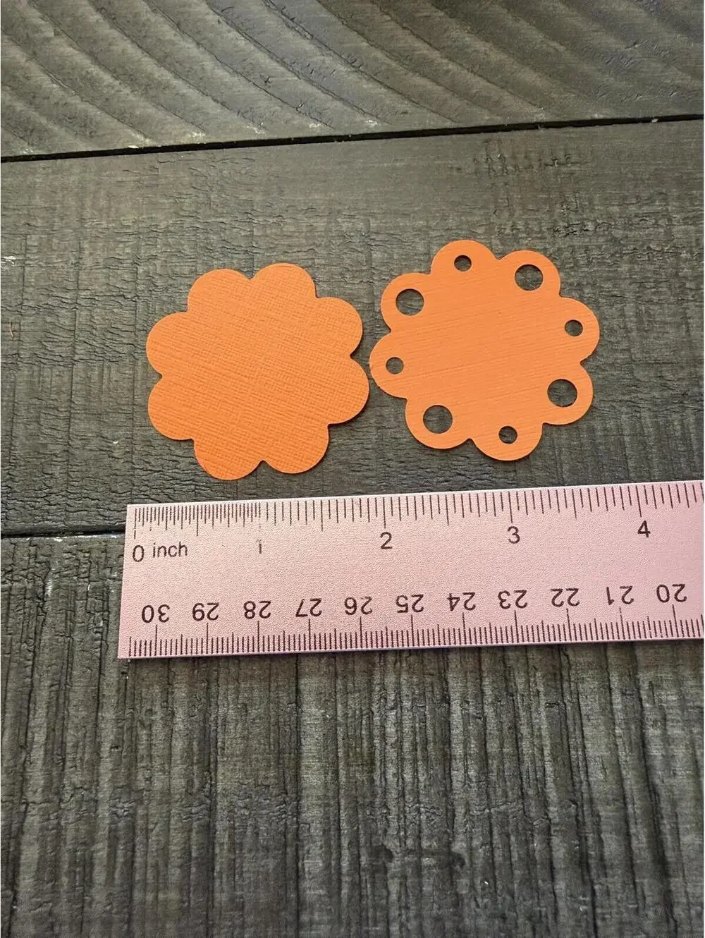 Creative Memories 2 in 1 Scalloped Circle Shape Punch